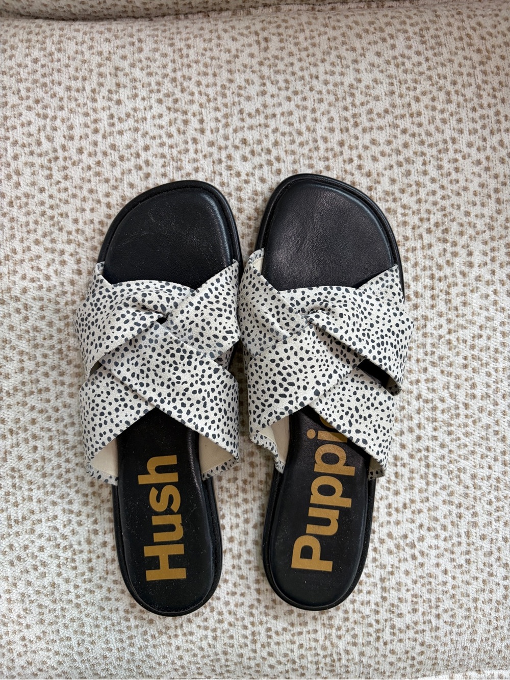 Hush Puppies Black Footbed with Black Speckled Crossband Slides